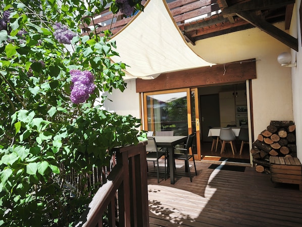 4-Star Family Apartment with Terrace & Garden